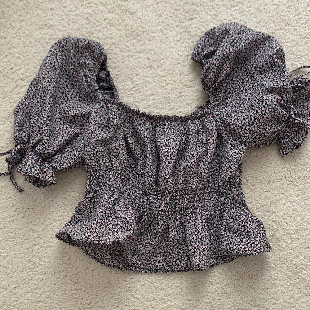 H&M floral puffed sleeves top